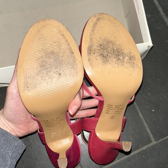 Pink ruffle stiletto - Picture 3 of 3